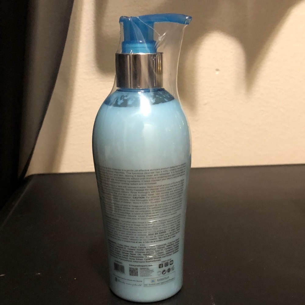 Purifying Facial Milk Cleanser - Light Blue - Picture 3 of 3